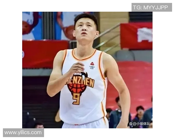 周鹏：从篮球场上的传奇到生活中的榜样，展现不屈精神与坚持信念的故事